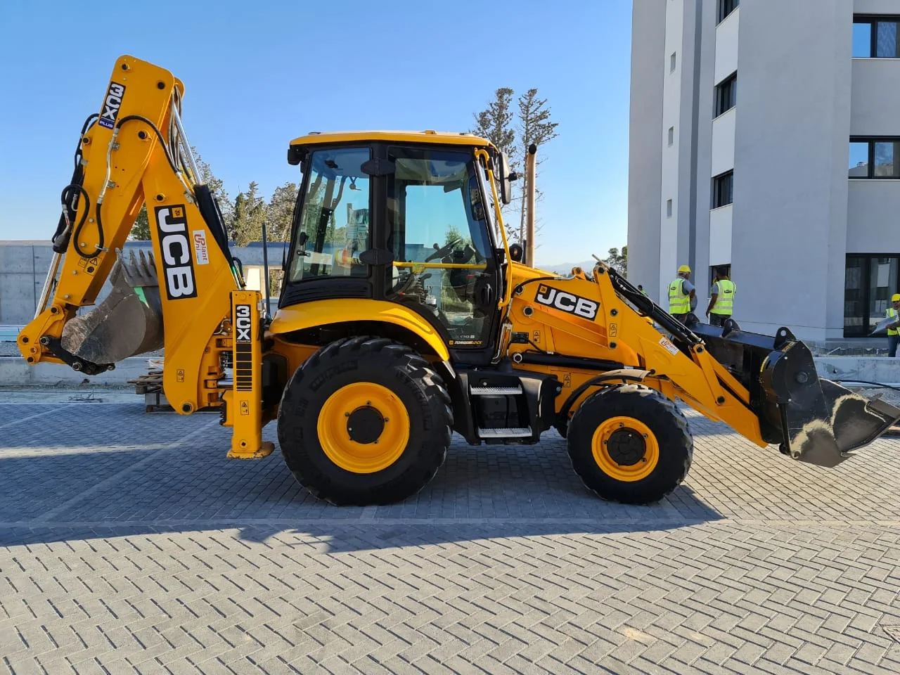 Backhoe loader